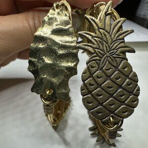 2 BOURBON AND BOWTIES Pineapple & Hammered Arrowhead Wire Bangle Bracelet 7”